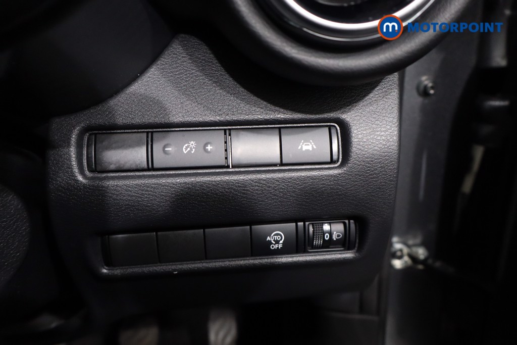 Nissan Juke N-Connecta Manual Petrol SUV - Stock Number (1563177) - 22nd supplementary image