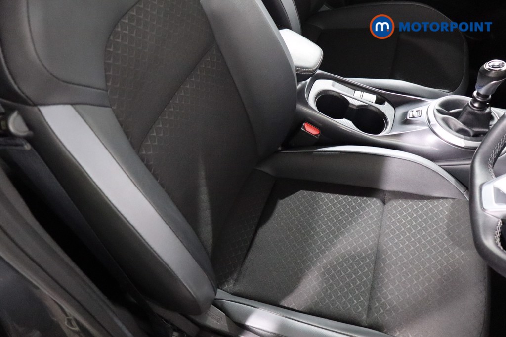 Nissan Juke N-Connecta Manual Petrol SUV - Stock Number (1563177) - 26th supplementary image