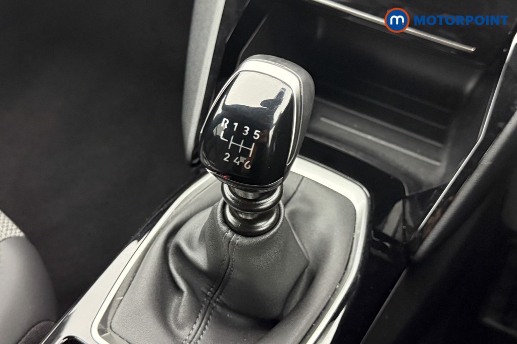 Peugeot 2008 Allure Manual Petrol SUV - Stock Number (1563548) - 5th supplementary image