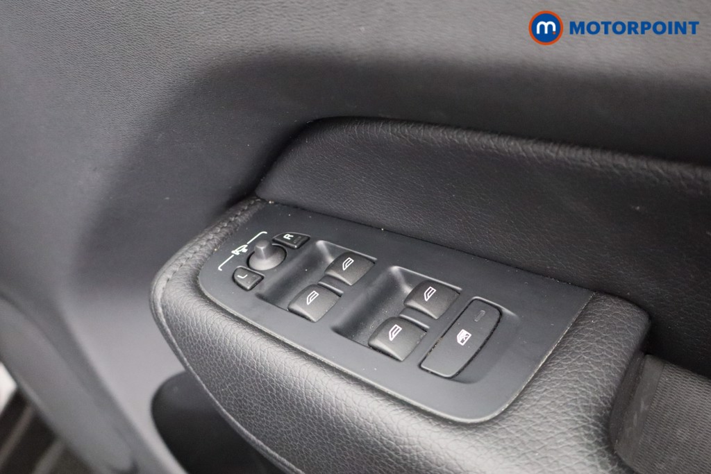 Volvo Xc60 Momentum Automatic Petrol SUV - Stock Number (1563602) - 17th supplementary image