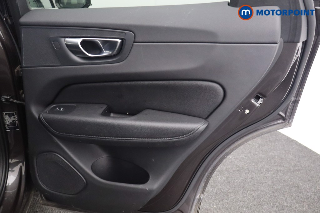Volvo Xc60 Momentum Automatic Petrol SUV - Stock Number (1563602) - 19th supplementary image