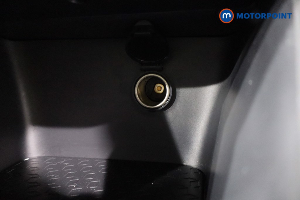 Toyota Yaris Design Automatic Petrol-Electric Hybrid Hatchback - Stock Number (1563638) - 16th supplementary image