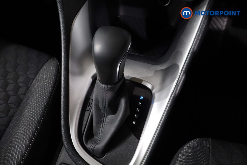 Toyota Yaris Design Automatic Petrol-Electric Hybrid Hatchback - Stock Number (1563638) - 17th supplementary image