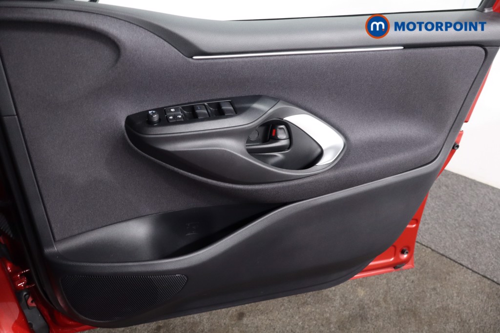Toyota Yaris Design Automatic Petrol-Electric Hybrid Hatchback - Stock Number (1563638) - 21st supplementary image