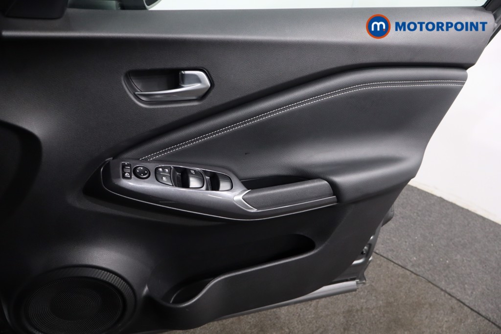 Nissan Juke N-Connecta Automatic Petrol SUV - Stock Number (1564108) - 23rd supplementary image