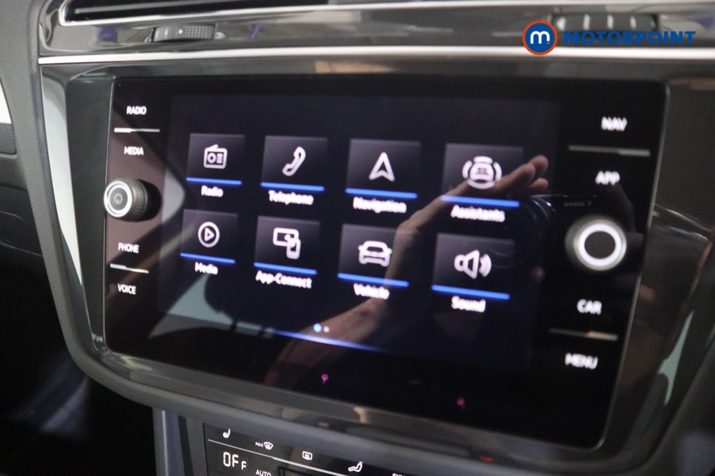 Volkswagen Tiguan Life Automatic Petrol SUV - Stock Number (1564769) - 6th supplementary image