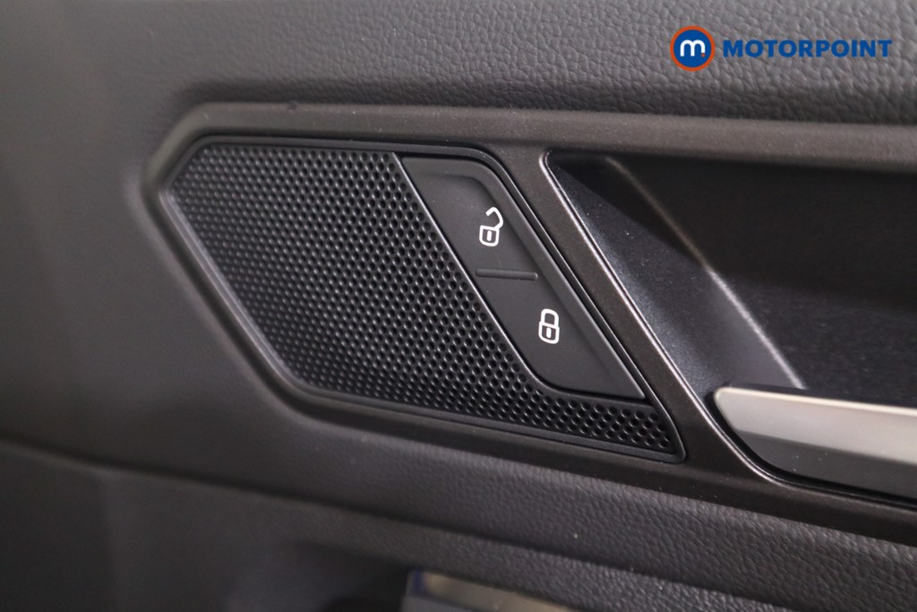 Volkswagen Tiguan Life Automatic Petrol SUV - Stock Number (1564769) - 10th supplementary image
