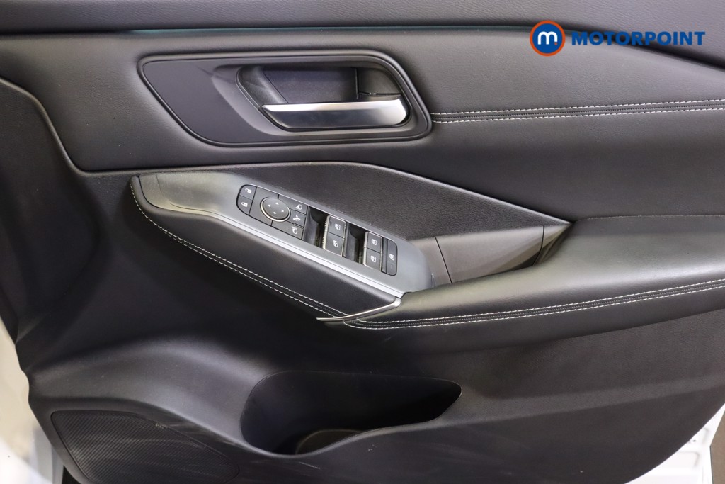 Nissan Qashqai N-Connecta Automatic Petrol SUV - Stock Number (1552319) - 7th supplementary image