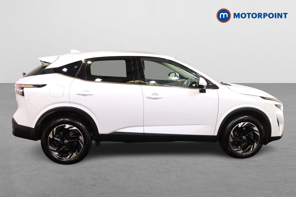 Nissan Qashqai N-Connecta Automatic Petrol SUV - Stock Number (1552319) - Drivers side