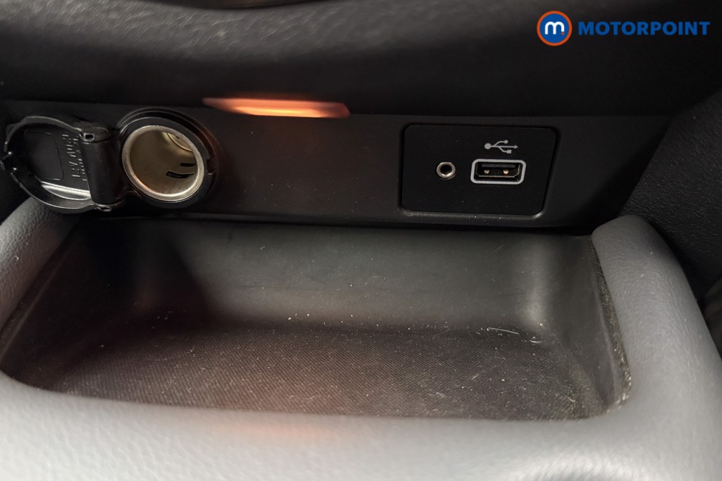 Nissan Juke N-Connecta Manual Petrol SUV - Stock Number (1558732) - 7th supplementary image