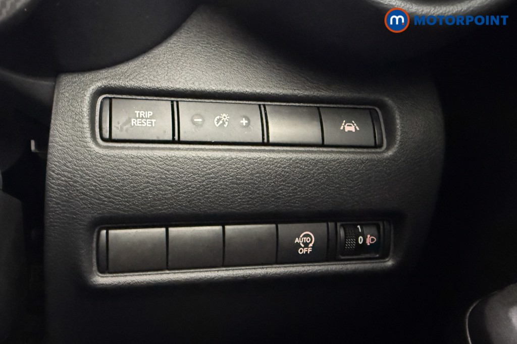 Nissan Juke N-Connecta Manual Petrol SUV - Stock Number (1558732) - 14th supplementary image