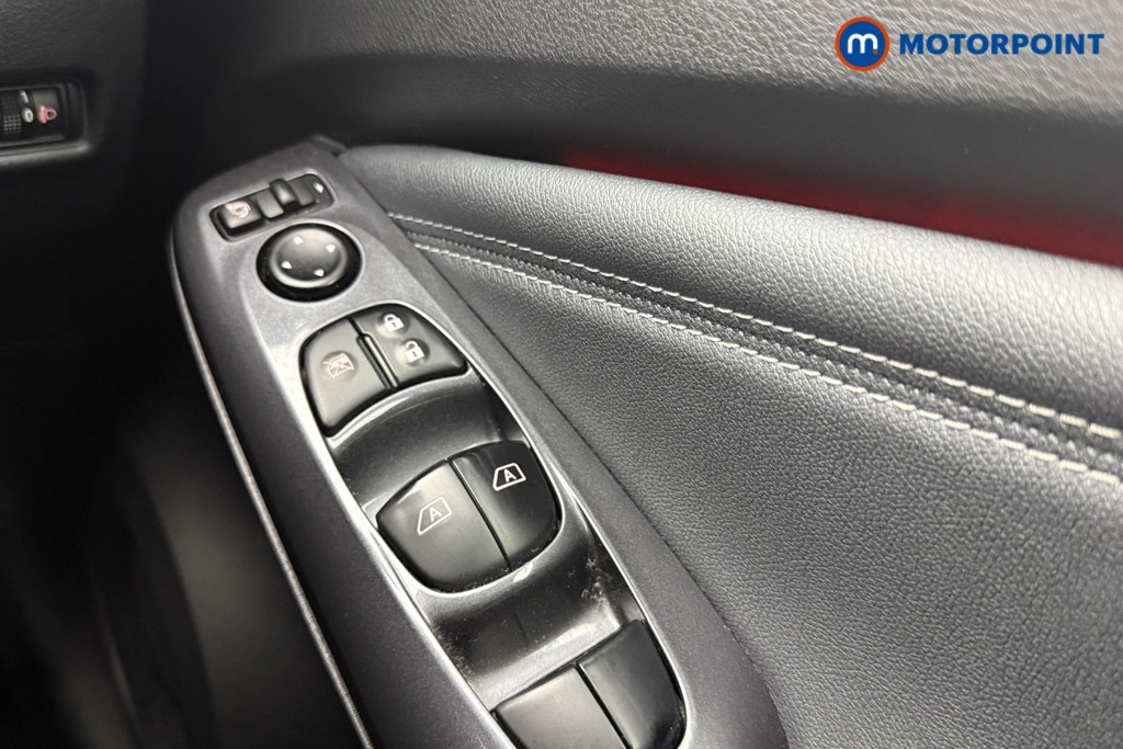 Nissan Juke N-Connecta Manual Petrol SUV - Stock Number (1558732) - 15th supplementary image