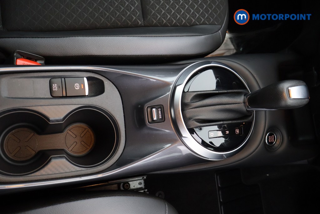 Nissan Juke N-Connecta Automatic Petrol SUV - Stock Number (1560423) - 6th supplementary image