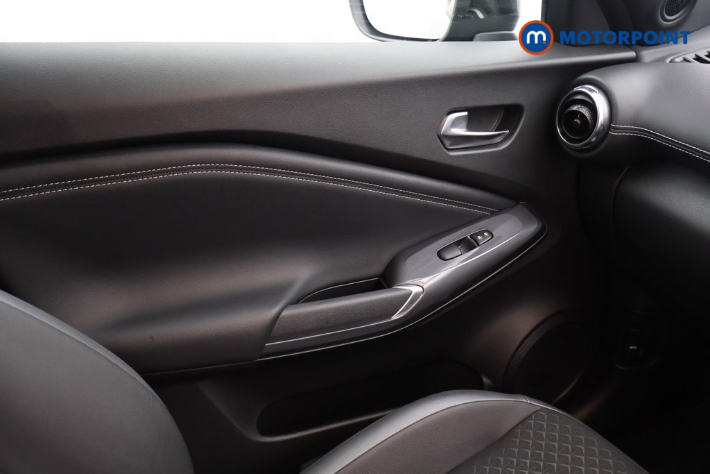 Nissan Juke N-Connecta Automatic Petrol SUV - Stock Number (1560423) - 8th supplementary image