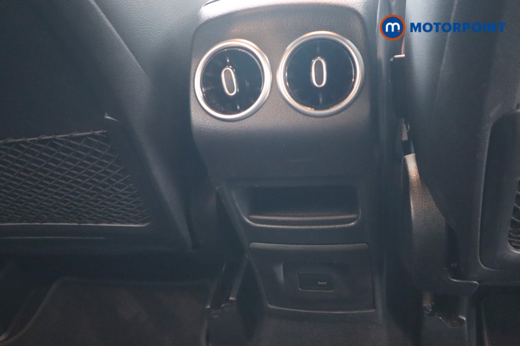 Mercedes-Benz GLB Amg Line Automatic Petrol SUV - Stock Number (1560471) - 11th supplementary image