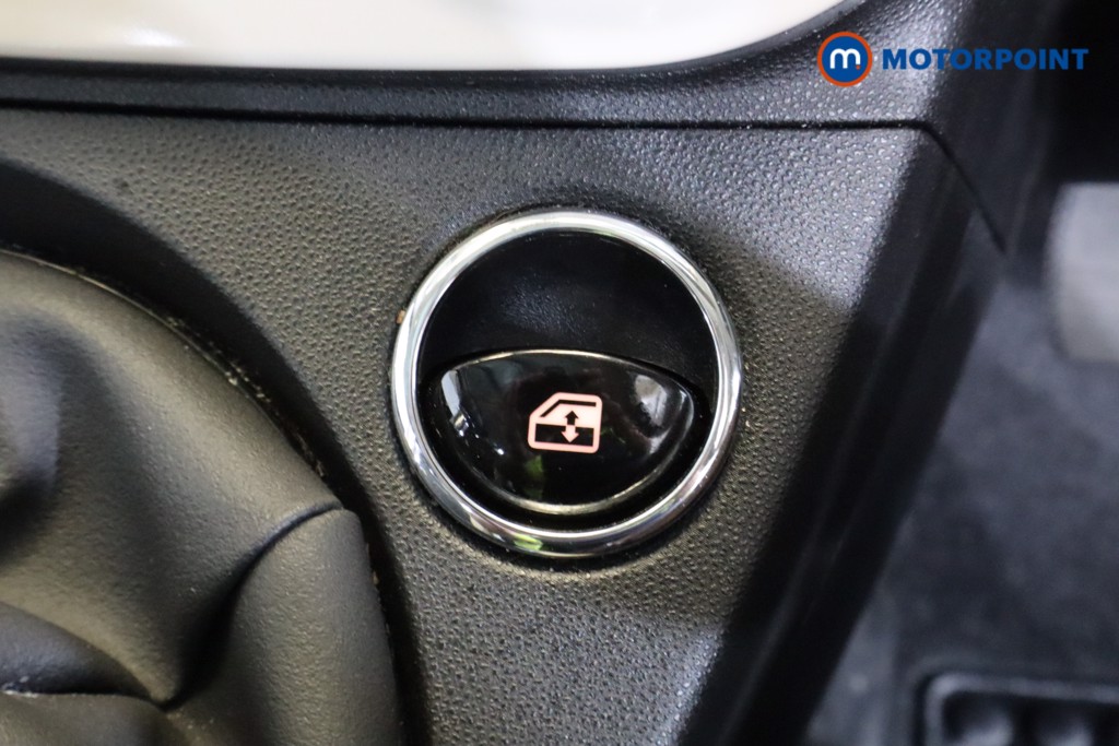 Fiat 500 Dolcevita Manual Petrol-Electric Hybrid Hatchback - Stock Number (1562459) - 13th supplementary image