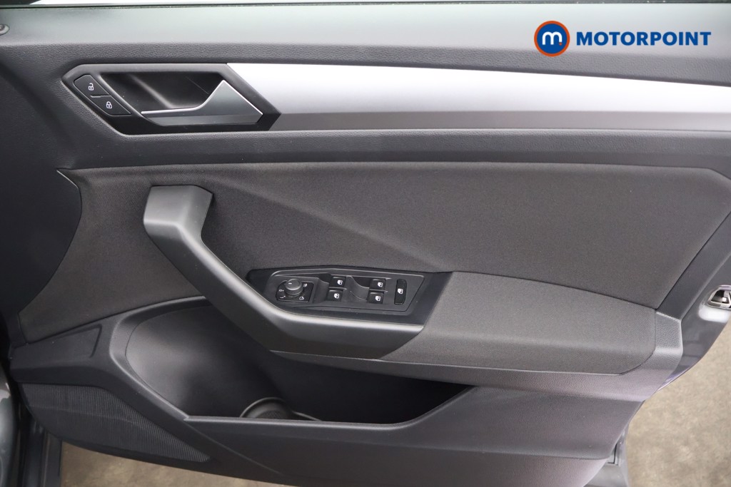 Volkswagen T-Roc Life Automatic Petrol SUV - Stock Number (1562893) - 9th supplementary image