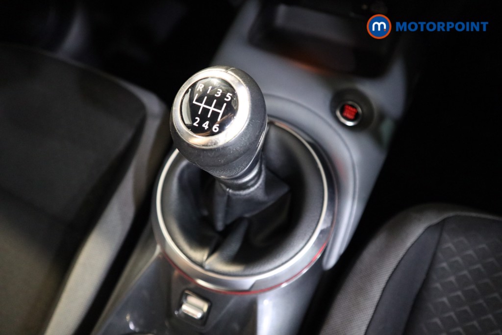 Nissan Juke N-Connecta Manual Petrol SUV - Stock Number (1563462) - 8th supplementary image