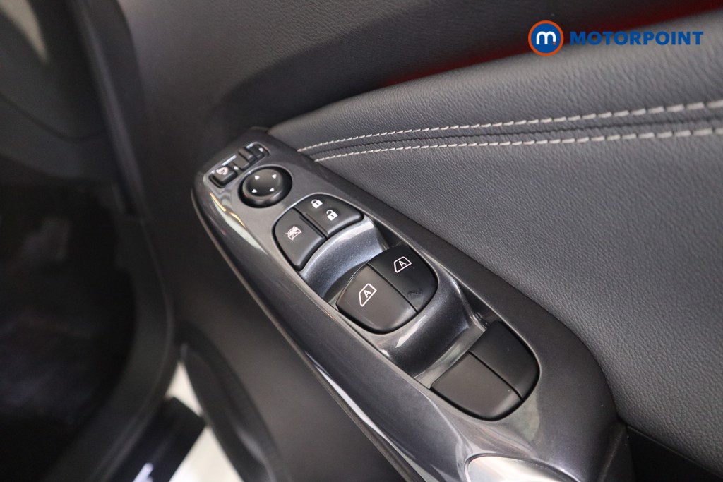Nissan Juke N-Connecta Manual Petrol SUV - Stock Number (1563462) - 10th supplementary image