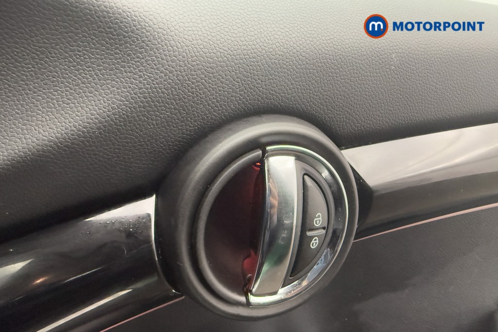 Mini Hatchback Cooper Classic Manual Petrol Hatchback - Stock Number (1563578) - 16th supplementary image