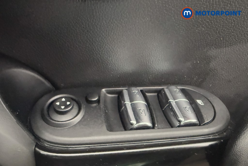 Mini Hatchback Cooper Classic Manual Petrol Hatchback - Stock Number (1563578) - 17th supplementary image