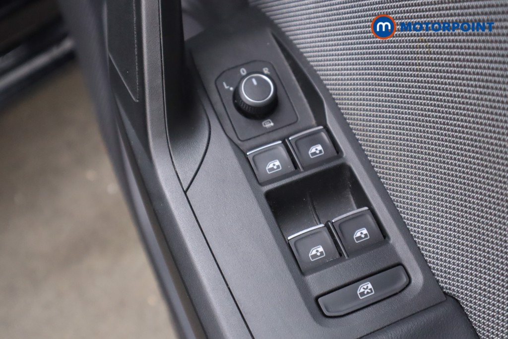 Seat Leon Se Dynamic Manual Petrol Hatchback - Stock Number (1552545) - 9th supplementary image