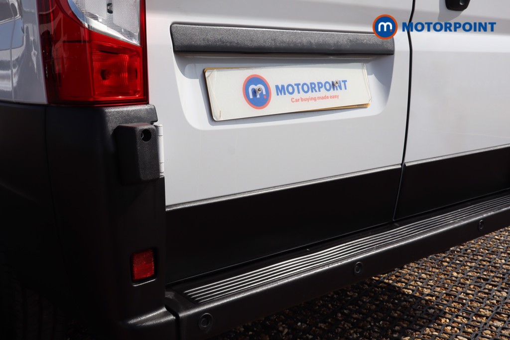 Peugeot Boxer Professional Premium-Plus Manual Diesel High Volume-High Roof Van - Stock Number (1557515) - 23rd supplementary image