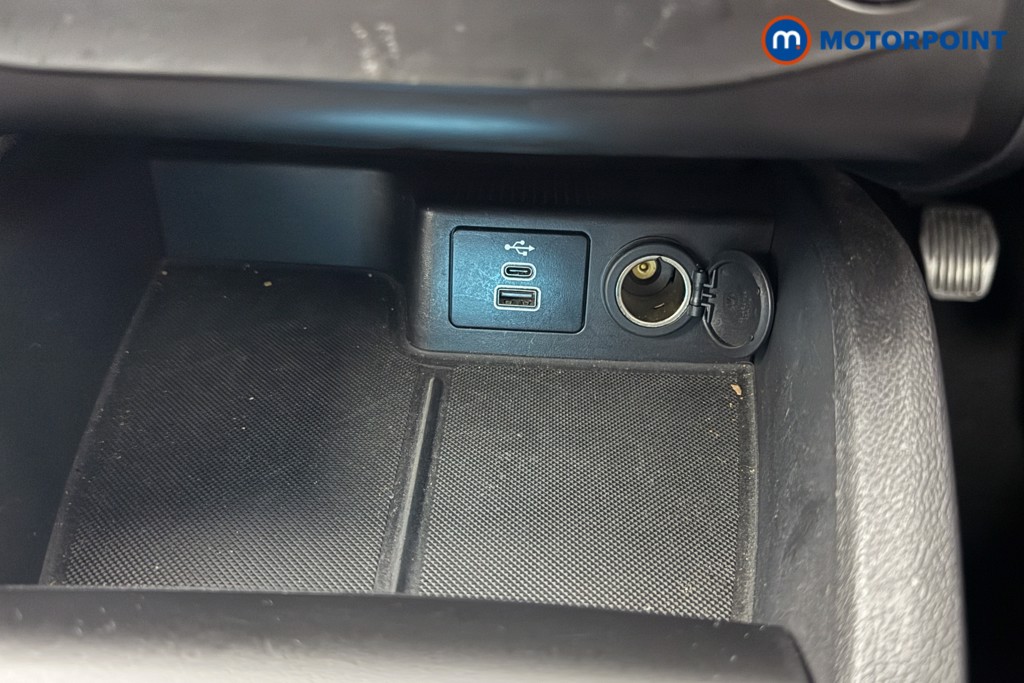 Ford Focus St-Line Edition Manual Petrol-Electric Hybrid Hatchback - Stock Number (1558491) - 5th supplementary image
