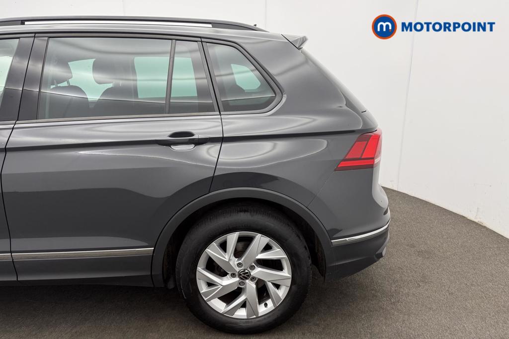 Volkswagen Tiguan Life Automatic Petrol SUV - Stock Number (1560907) - 4th supplementary image