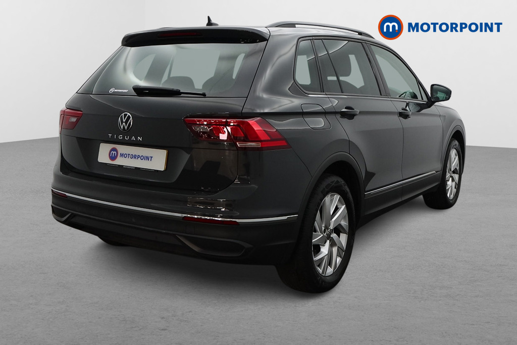 Volkswagen Tiguan Life Automatic Petrol SUV - Stock Number (1560907) - Drivers side rear corner