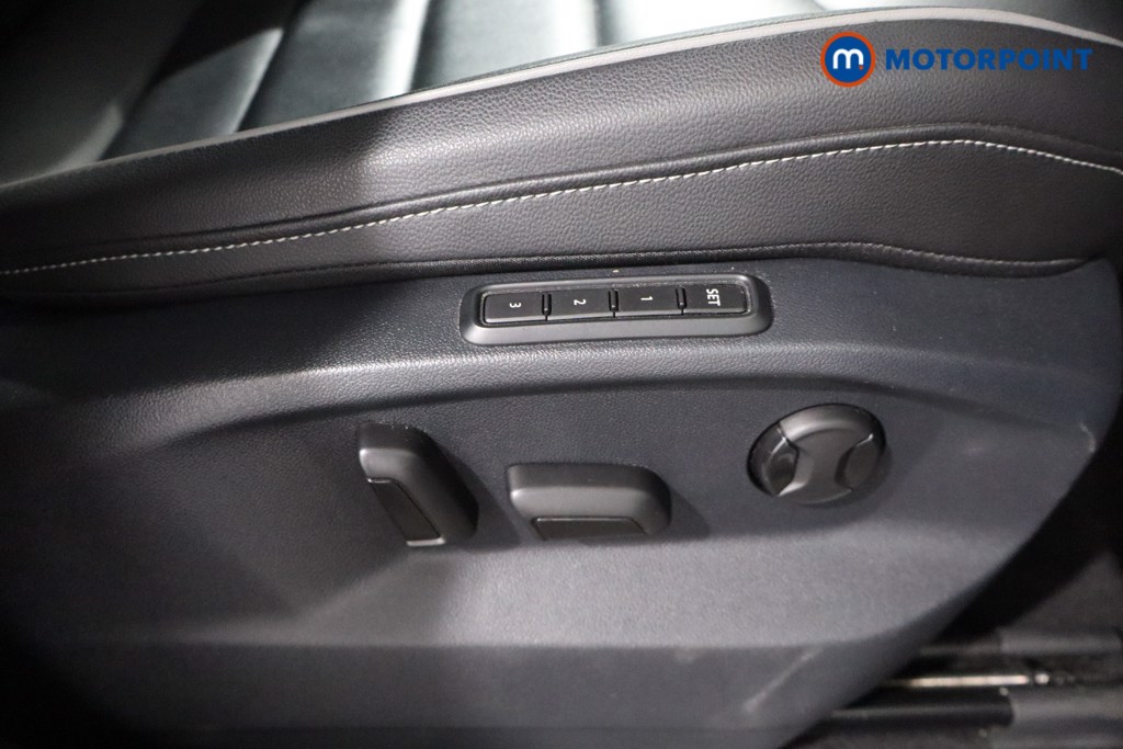Volkswagen Tiguan R-Line Automatic Diesel SUV - Stock Number (1561400) - 24th supplementary image
