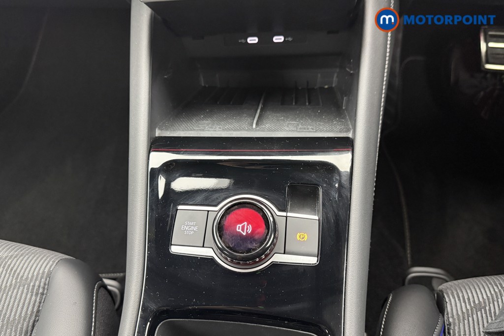 Volkswagen Tiguan R-Line Automatic Diesel SUV - Stock Number (1561930) - 4th supplementary image