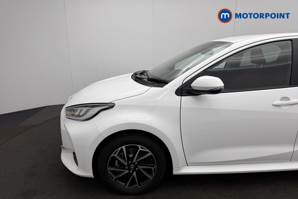 Toyota Yaris Design Automatic Petrol-Electric Hybrid Hatchback - Stock Number (1562039) - 3rd supplementary image