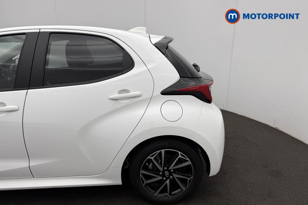 Toyota Yaris Design Automatic Petrol-Electric Hybrid Hatchback - Stock Number (1562039) - 4th supplementary image