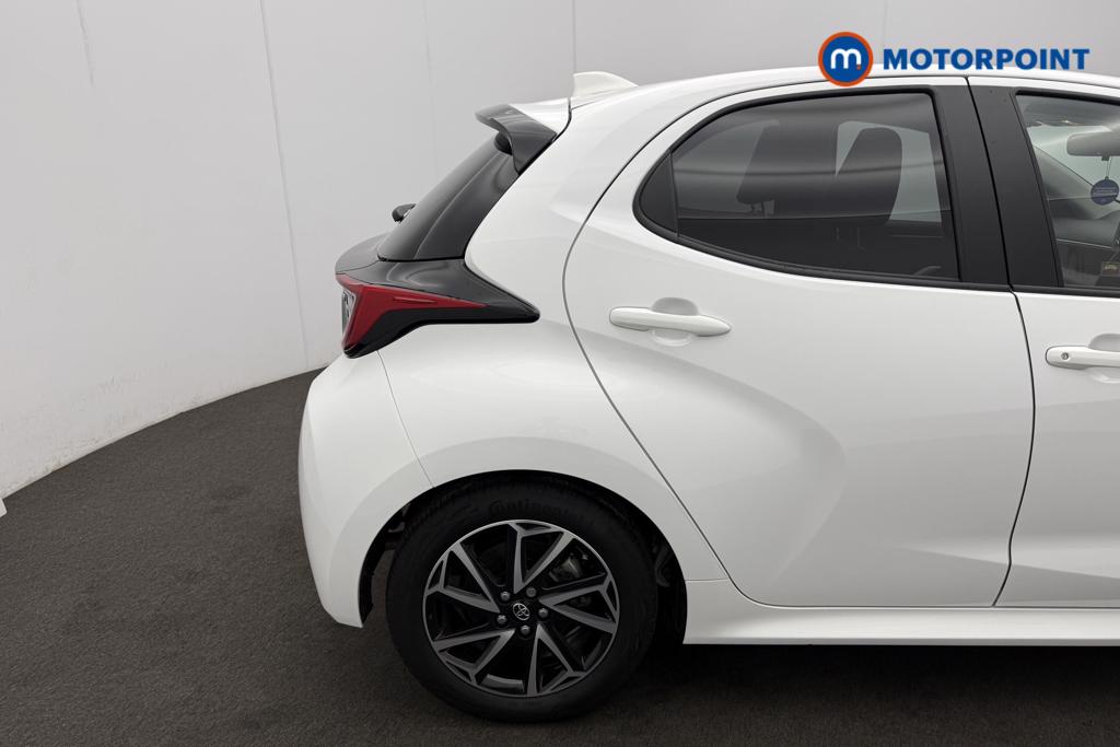 Toyota Yaris Design Automatic Petrol-Electric Hybrid Hatchback - Stock Number (1562039) - 7th supplementary image