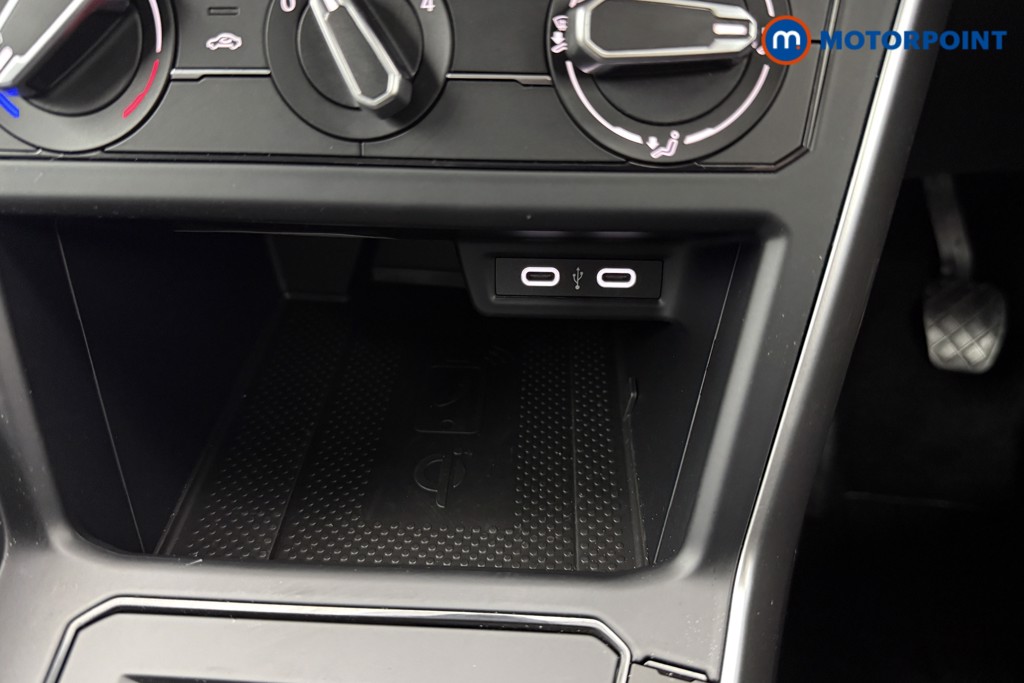 Volkswagen Polo Match Manual Petrol Hatchback - Stock Number (1562168) - 5th supplementary image