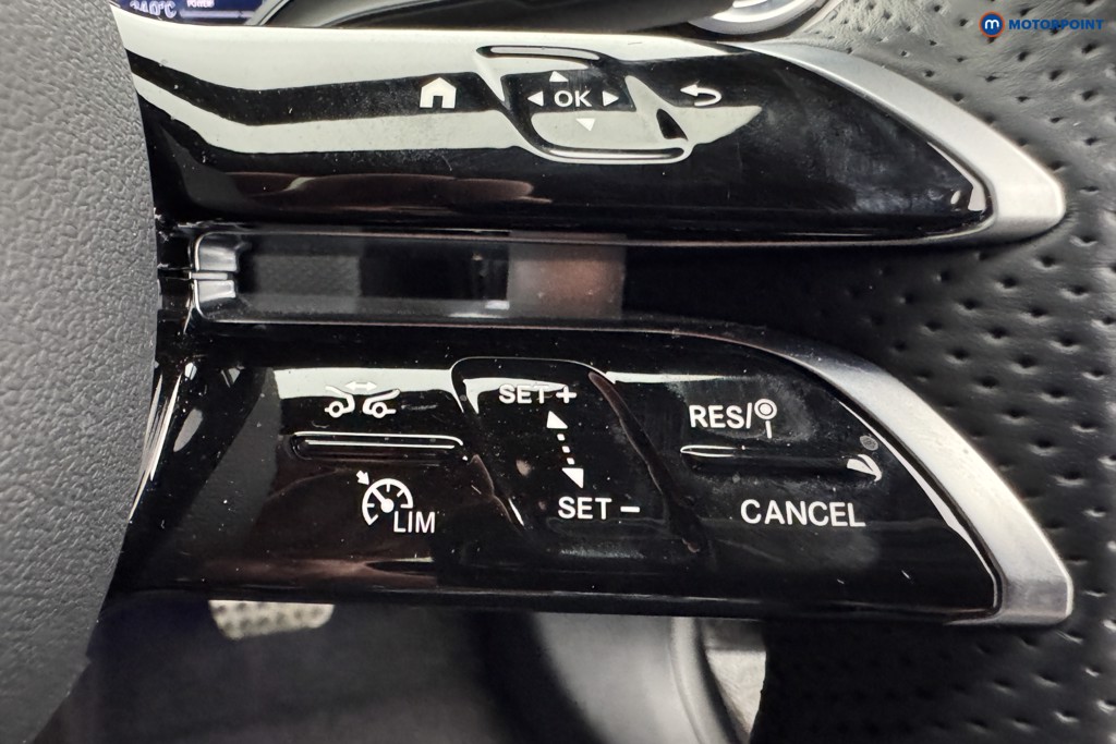 Mercedes-Benz CLA Amg Line Automatic Petrol Coupe - Stock Number (1563593) - 19th supplementary image
