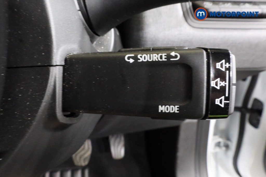 Renault Clio Evolution Manual Petrol Hatchback - Stock Number (1564693) - 16th supplementary image