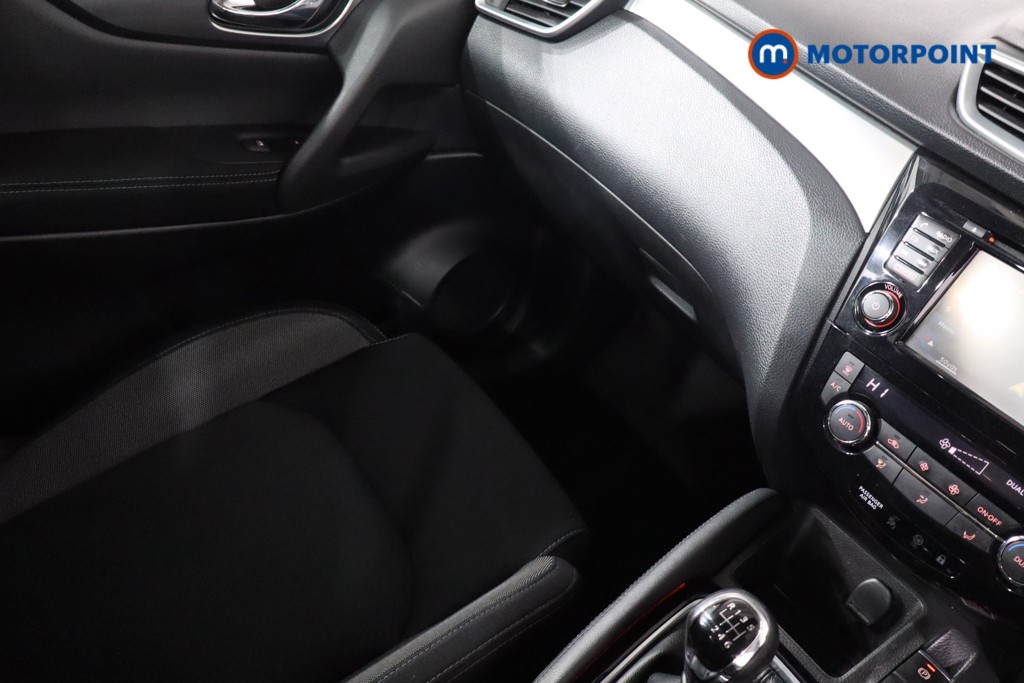 Nissan Qashqai N-Connecta Manual Petrol SUV - Stock Number (1559585) - 16th supplementary image