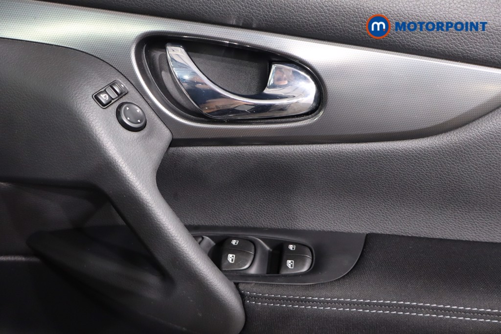 Nissan Qashqai N-Connecta Manual Petrol SUV - Stock Number (1559585) - 19th supplementary image