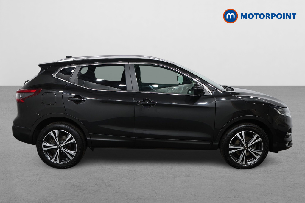 Nissan Qashqai N-Connecta Manual Petrol SUV - Stock Number (1559585) - Drivers side