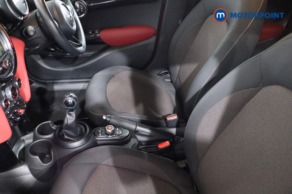 Mini Hatchback Cooper Manual Petrol Hatchback - Stock Number (1561264) - 4th supplementary image