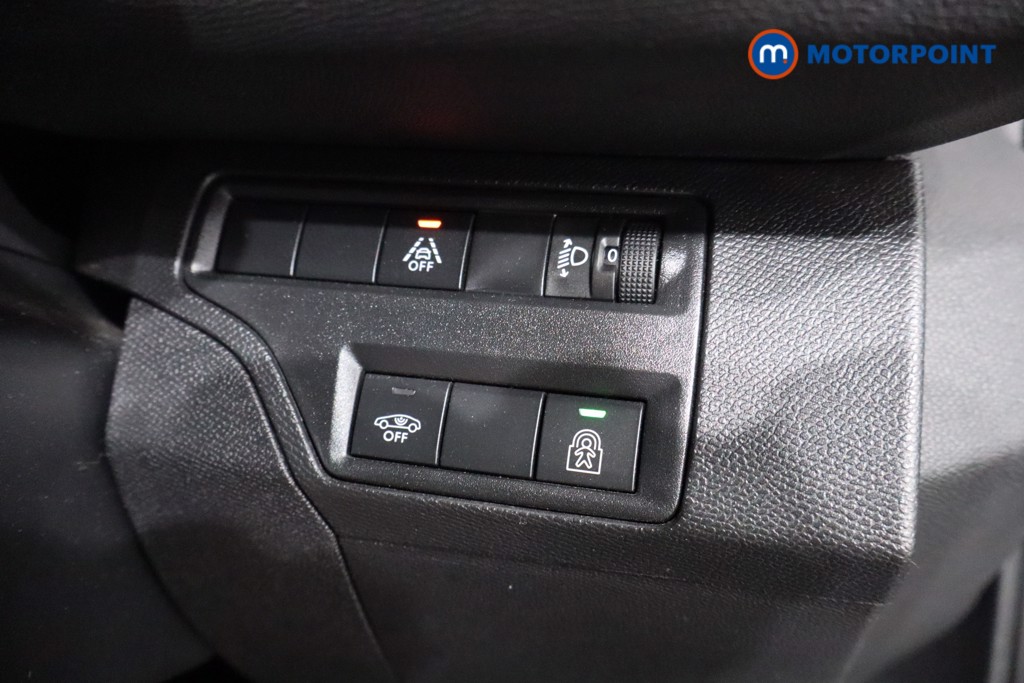 Peugeot 3008 Allure Manual Petrol SUV - Stock Number (1564681) - 21st supplementary image