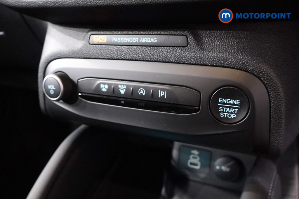 Ford Focus Titanium Vignale Manual Petrol-Electric Hybrid Hatchback - Stock Number (1565840) - 14th supplementary image