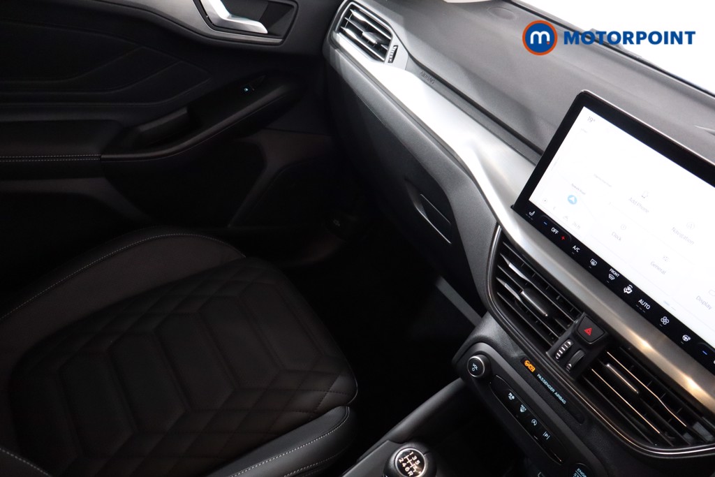 Ford Focus Titanium Vignale Manual Petrol-Electric Hybrid Hatchback - Stock Number (1565840) - 16th supplementary image