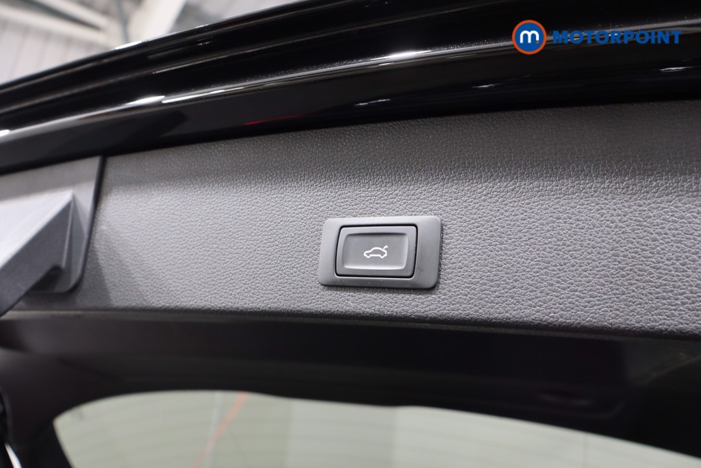 Audi Q2 Black Edition Manual Petrol SUV - Stock Number (1563463) - 32nd supplementary image