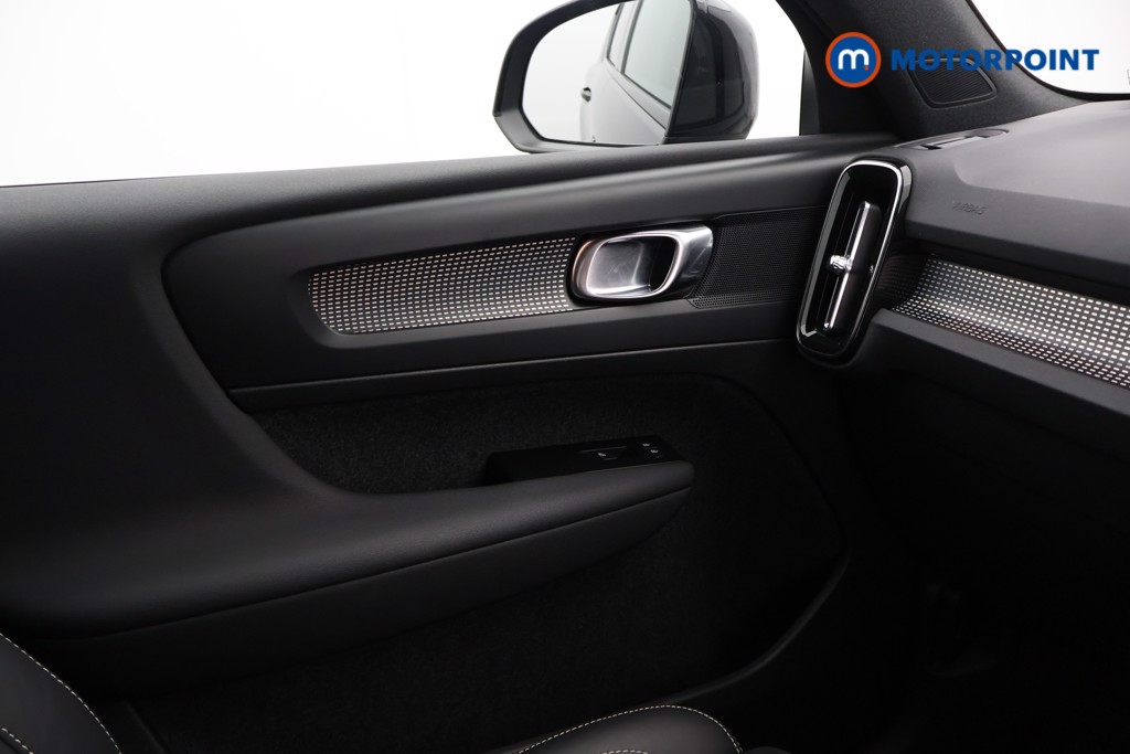Volvo Xc40 R Design Manual Petrol SUV - Stock Number (1555075) - 8th supplementary image