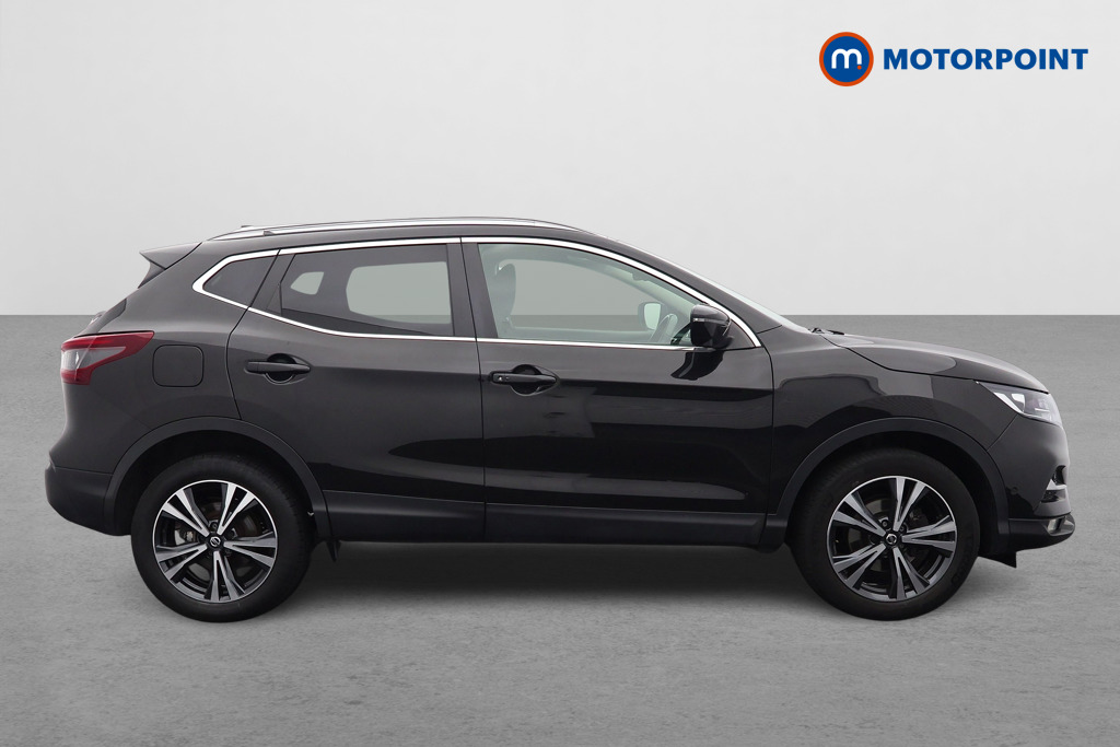 Nissan Qashqai N-Connecta Manual Petrol SUV - Stock Number (1556581) - Drivers side