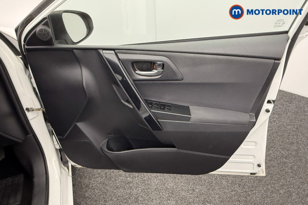 Toyota Auris Icon Tech Automatic Petrol-Electric Hybrid Hatchback - Stock Number (1560732) - 19th supplementary image