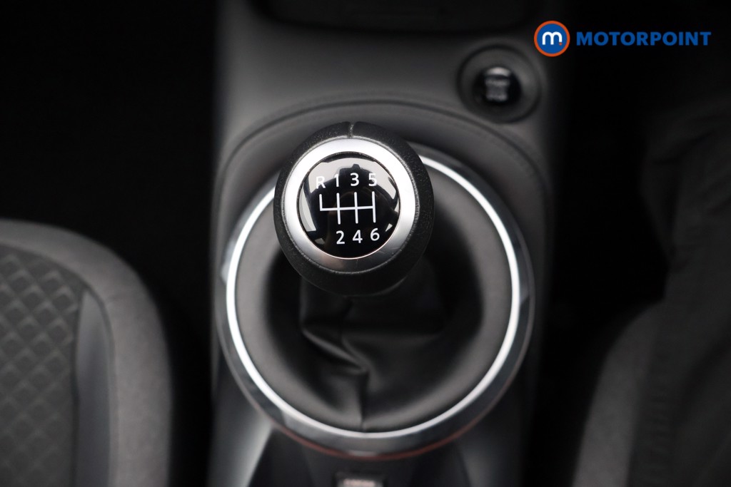 Nissan Juke N-Connecta Manual Petrol SUV - Stock Number (1561795) - 6th supplementary image